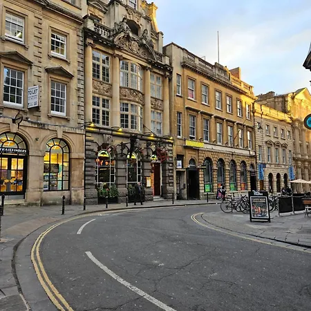 Apartman Centre Location On Corn Street *