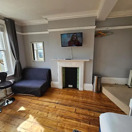 Centre Location On Corn Street * Бристоль