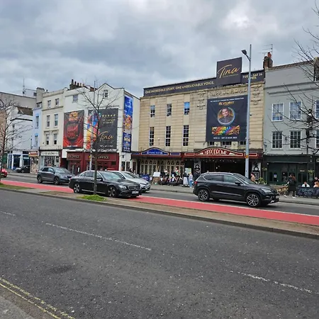 Centre Location On Corn Street * בריסטול