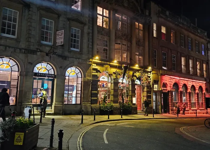 Centre Location On Corn Street *