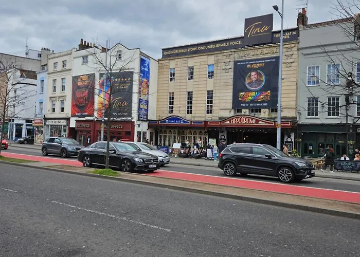 Centre Location On Corn Street * Бристоль