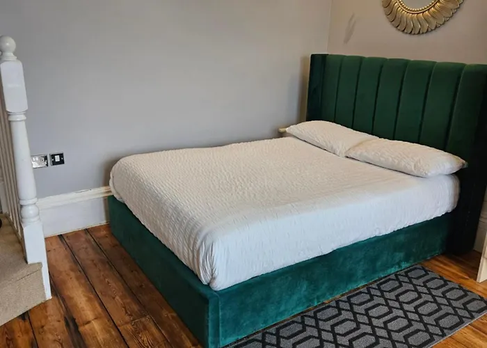 Centre Location On Corn Street *