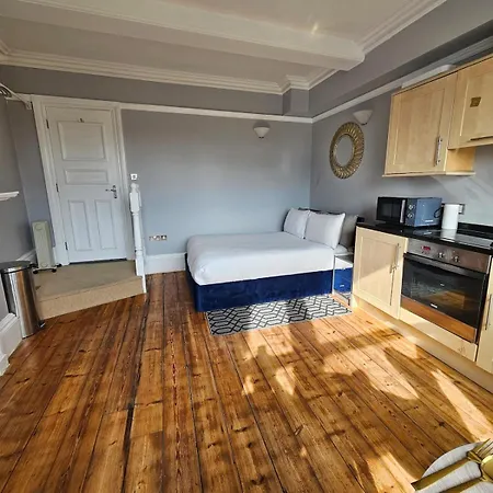 Centre Location On Corn Street Lejlighed